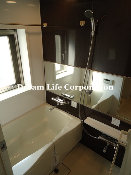 Bath. ※ In fact the we use the photos in the same building may be different.