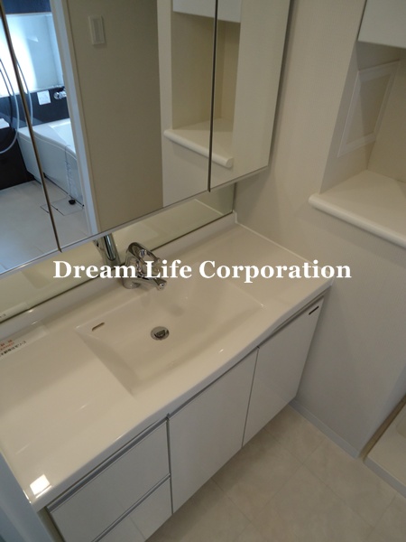 Washroom. ※ In fact the we use the photos in the same building may be different.