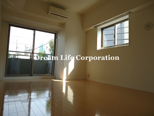 Other room space. ※ In fact the we use the photos in the same building may be different.