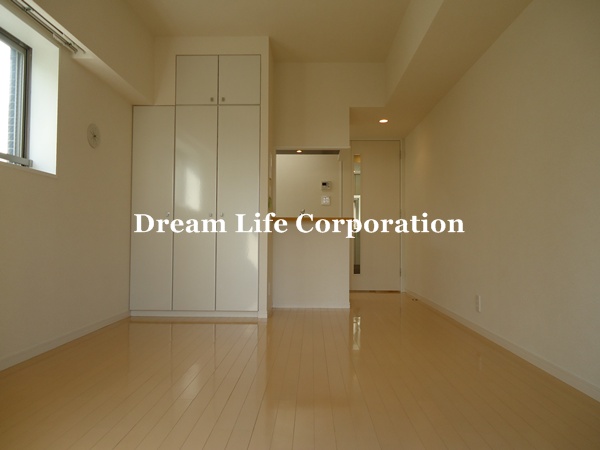 Living and room. ※ In fact the we use the photos in the same building may be different.