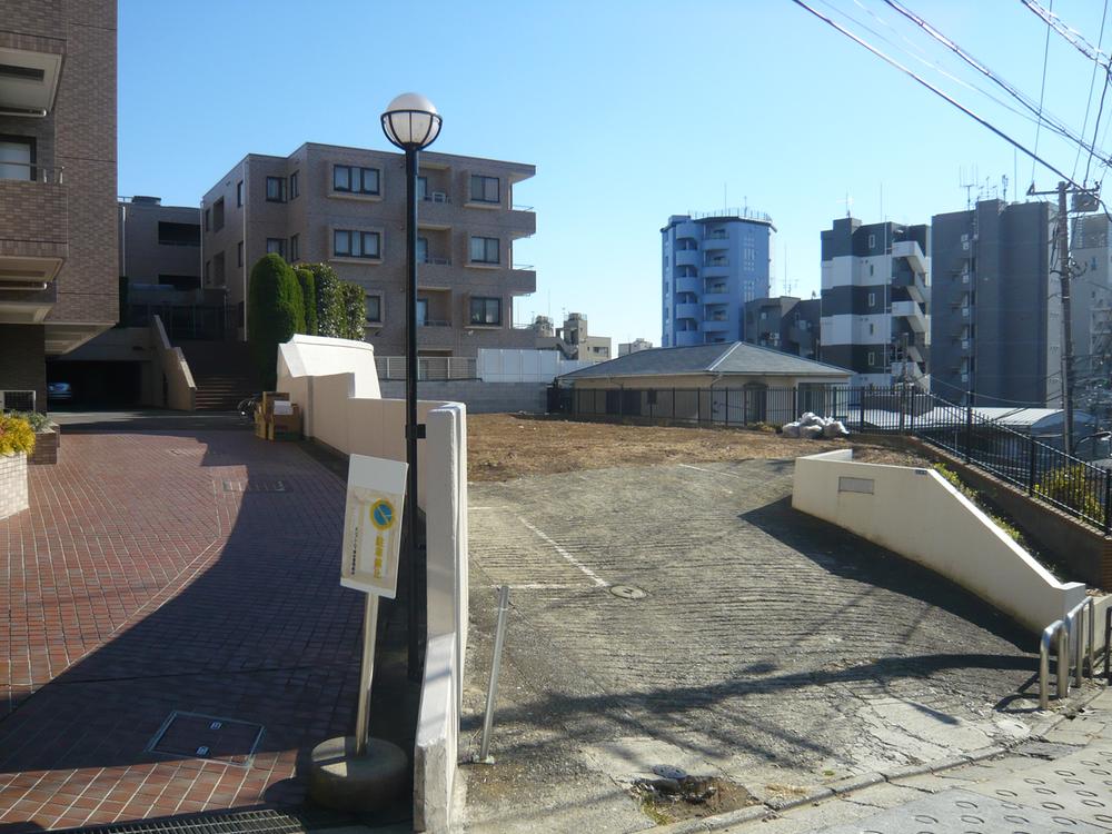 Local photos, including front road. Local (12 May 2013) Shooting