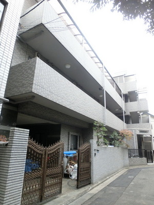 Building appearance. A quiet residential area