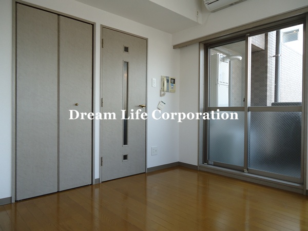 Living and room.  ※ In fact the we use the photos in the same building may be different.