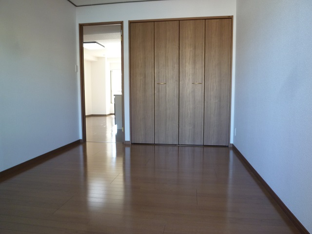 Other room space. Flooring 6 Pledge