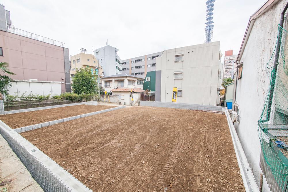 Local appearance photo. Local (12 May 2013) Shooting