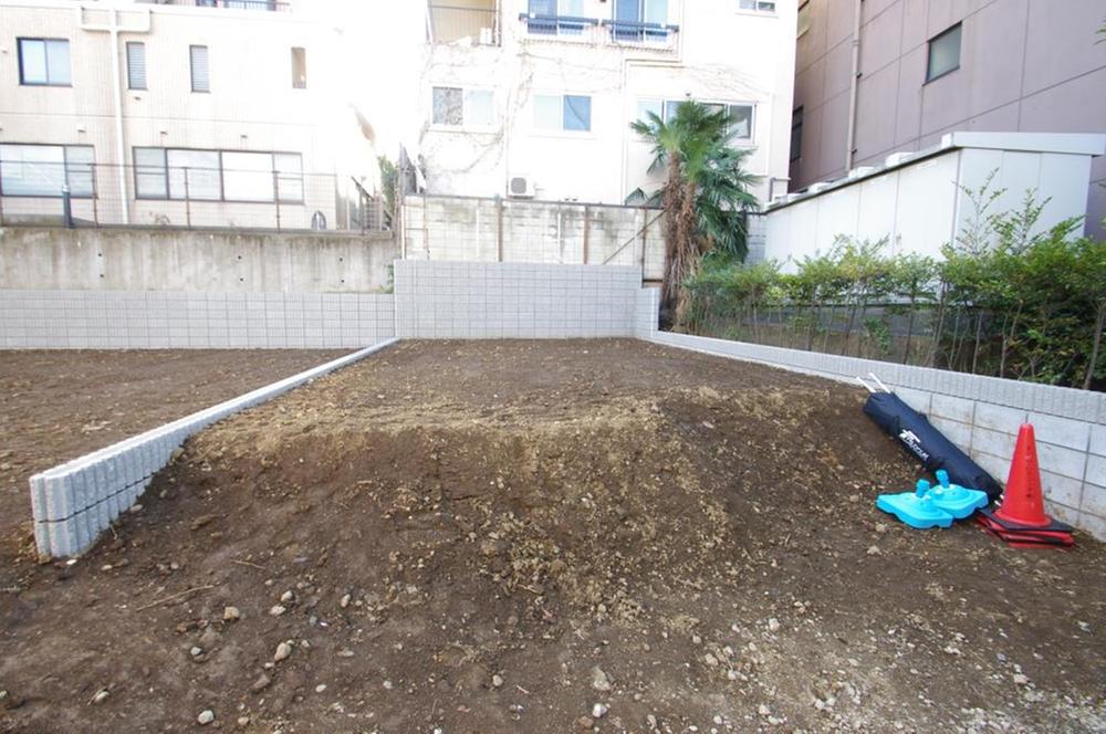 Local appearance photo. Local (12 May 2013) Shooting