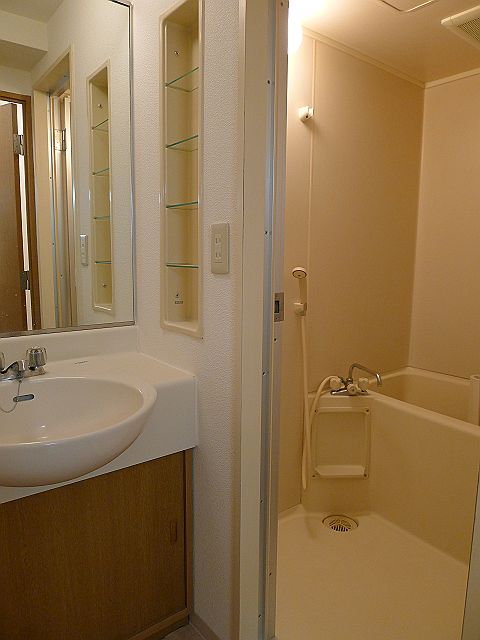 Bath. Image is the same type 110, Room, bus ・ Restroom