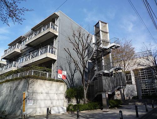 Junior high school. 600m to Shinjuku Ward Ochiai Junior High School