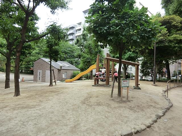 park. 600m to Garden Park