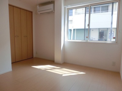 Living and room. Facing south in sunny