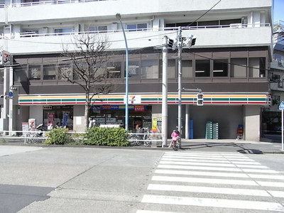 Convenience store. 300m to Seven-Eleven (convenience store)