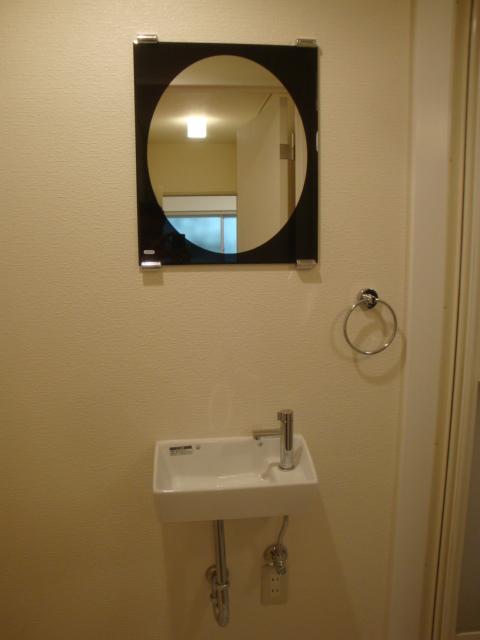 Wash basin, toilet. Indoor (July 2013) Shooting