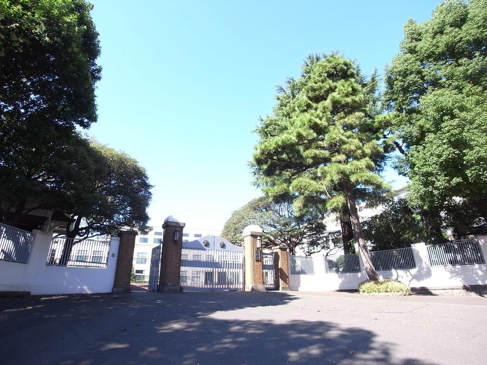 Primary school. 500m to Gakushuin Elementary School