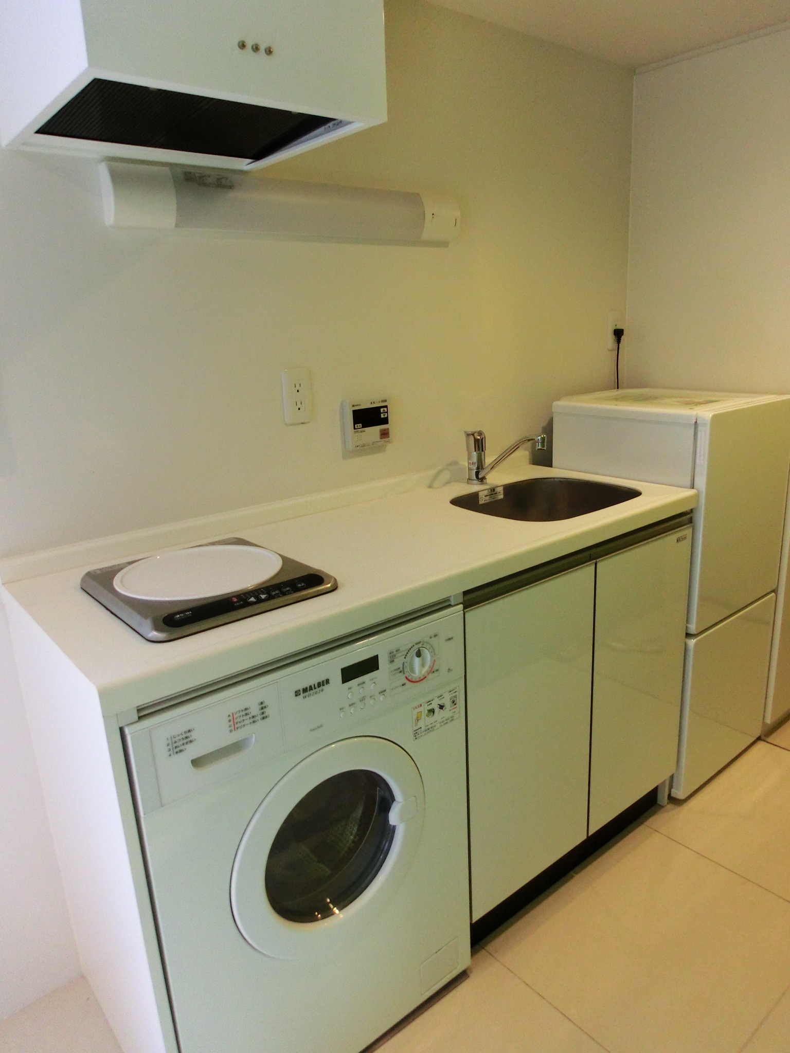 Kitchen. Drum-type washing machine ・ refrigerator