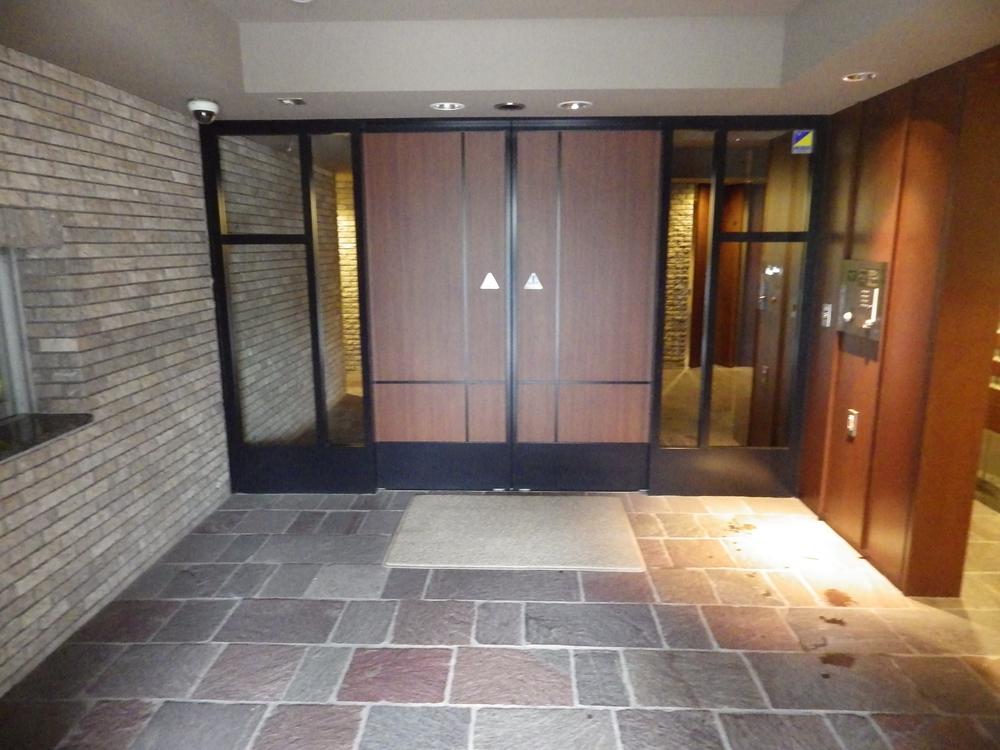Entrance. Common areas