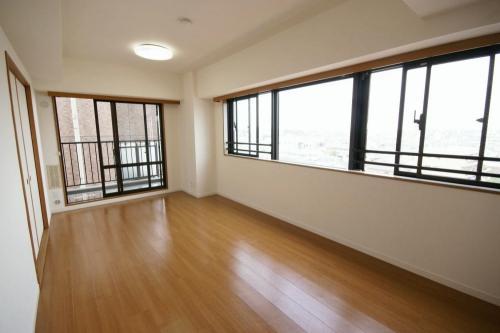 Living. Administrative expenses: 15500 yen / Month repair reserve: 9300 yen / Month