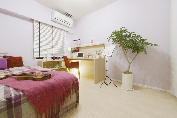 There is no ledge of the pillar in the corner, Furniture layout can also be refreshing Western-style (1). Also installed closet. The window of the shared corridor side, While protecting the privacy, Daylighting ・ Installing a louver surface lattice that ventilation can be secured