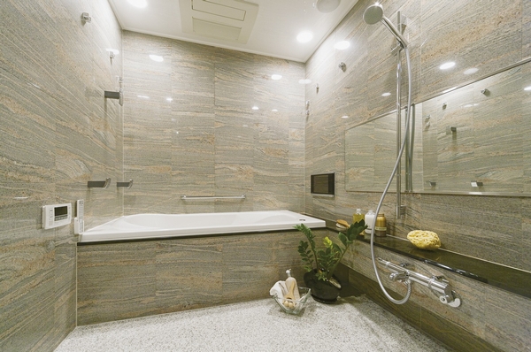 Directions to the model room (a word from the person in charge)