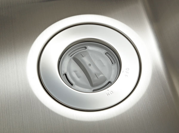 Kitchen.  [disposer] Disposer to be supplied to the sewer as "water" that the garbage was adapted to the environment. There is a reduction in CO2 emissions because it reduces the amount of waste incineration, To suppress the smell of garbage at the same time, Also it saves you time and effort of garbage disposal.