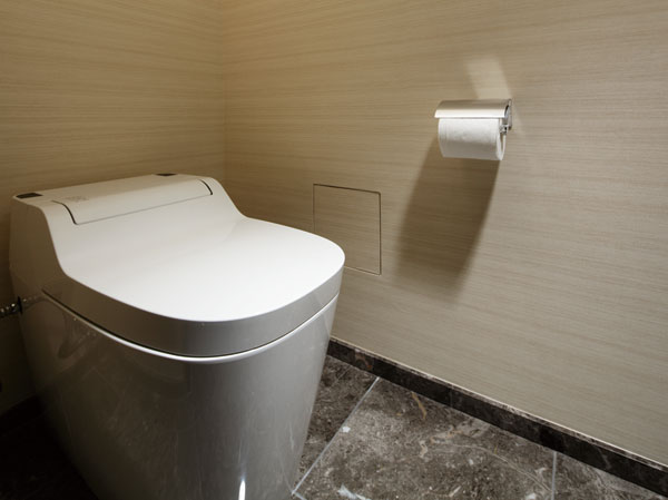 Bathing-wash room.  [Water-saving toilet system] Large washed with Panasonic own "turn trap cleaning method" about 5.7L, Was made possible a significant water-saving compared to the small cleaning about 4.5L and its conventional.