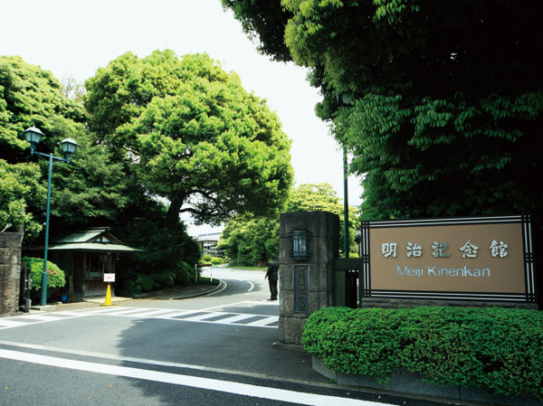 Surrounding environment.  [Meiji Memorial] Meiji Shrine is run, About 1000 square meters garden is beautiful comprehensive collection of banquet facilities. In addition to wedding hall, banquet hall ・ Meeting facilities, The hotel also has a restaurant, etc.. (14 mins ・ About 1050m)