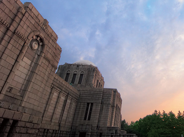 Surrounding environment.  [Meiji Memorial Picture Gallery] It was built in 1926, Emperor Meiji ・ Facility, which was built in order to convey your Imperial virtue of the Akinori Empress Dowager long time to posterity. Large mural 80 sheets depicting your deeds is, It is on display. (8-minute walk ・ About 610m)