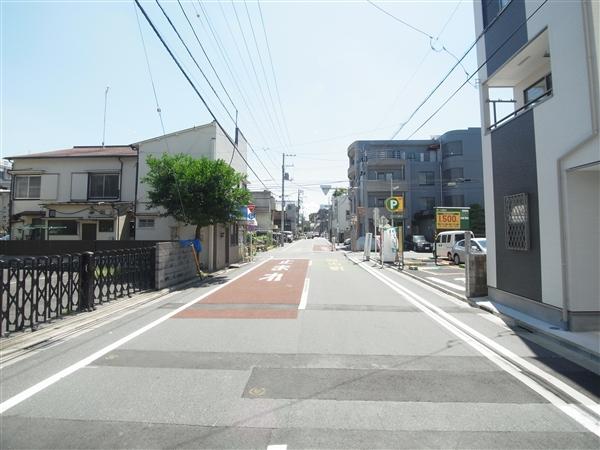 Local photos, including front road. Front road 2013 / 05 shooting