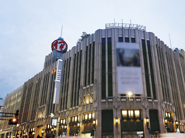 Surrounding environment. Isetan Co., Ltd. Shinjuku (a 10-minute walk / About 800m)