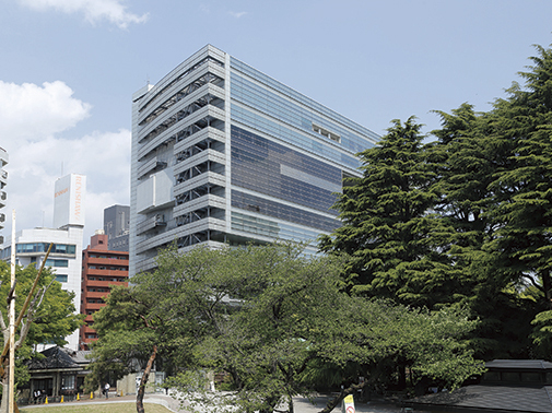 Surrounding environment. Municipal Yotsuya Library (7 min walk / About 530m)