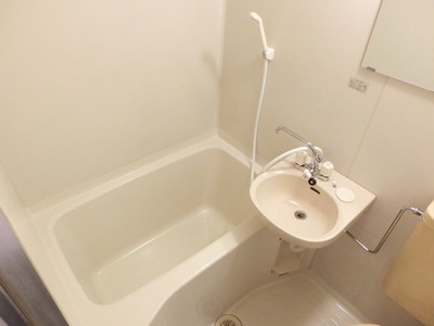 Bath. 3-point unit bus