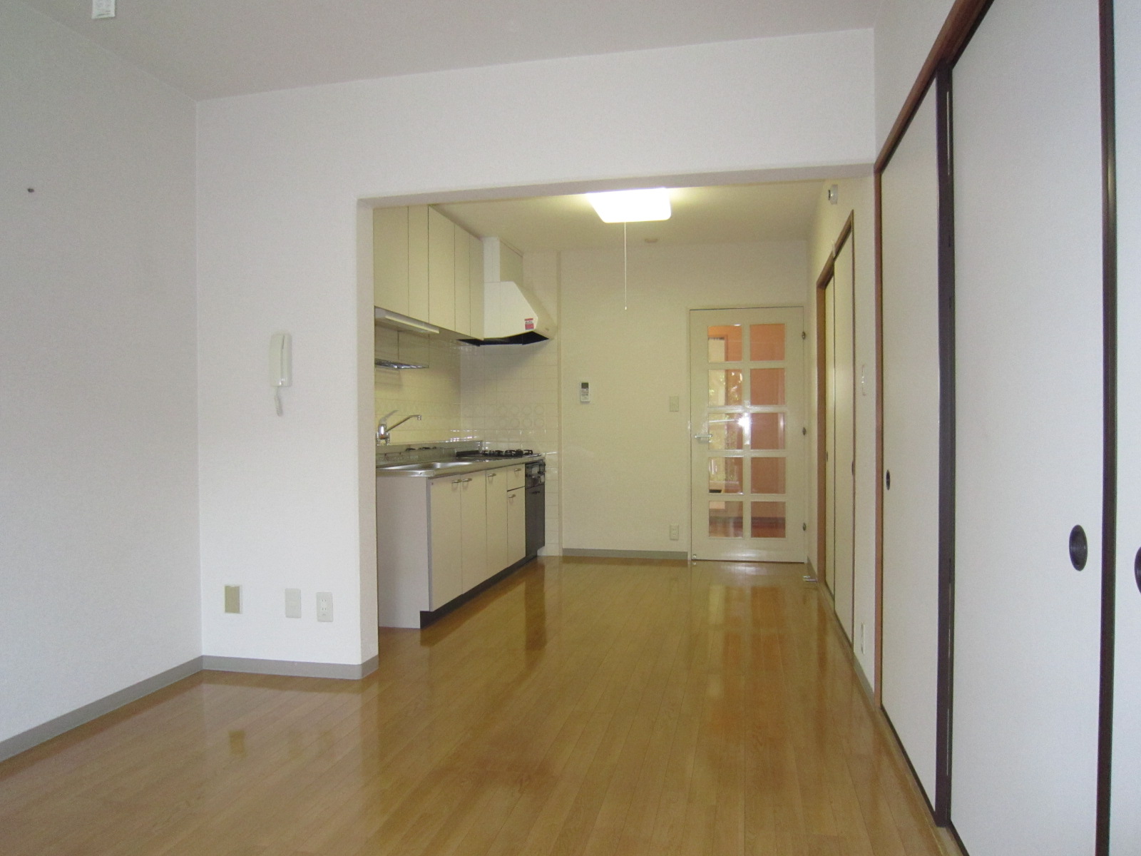 Living and room. It is brightly decorated