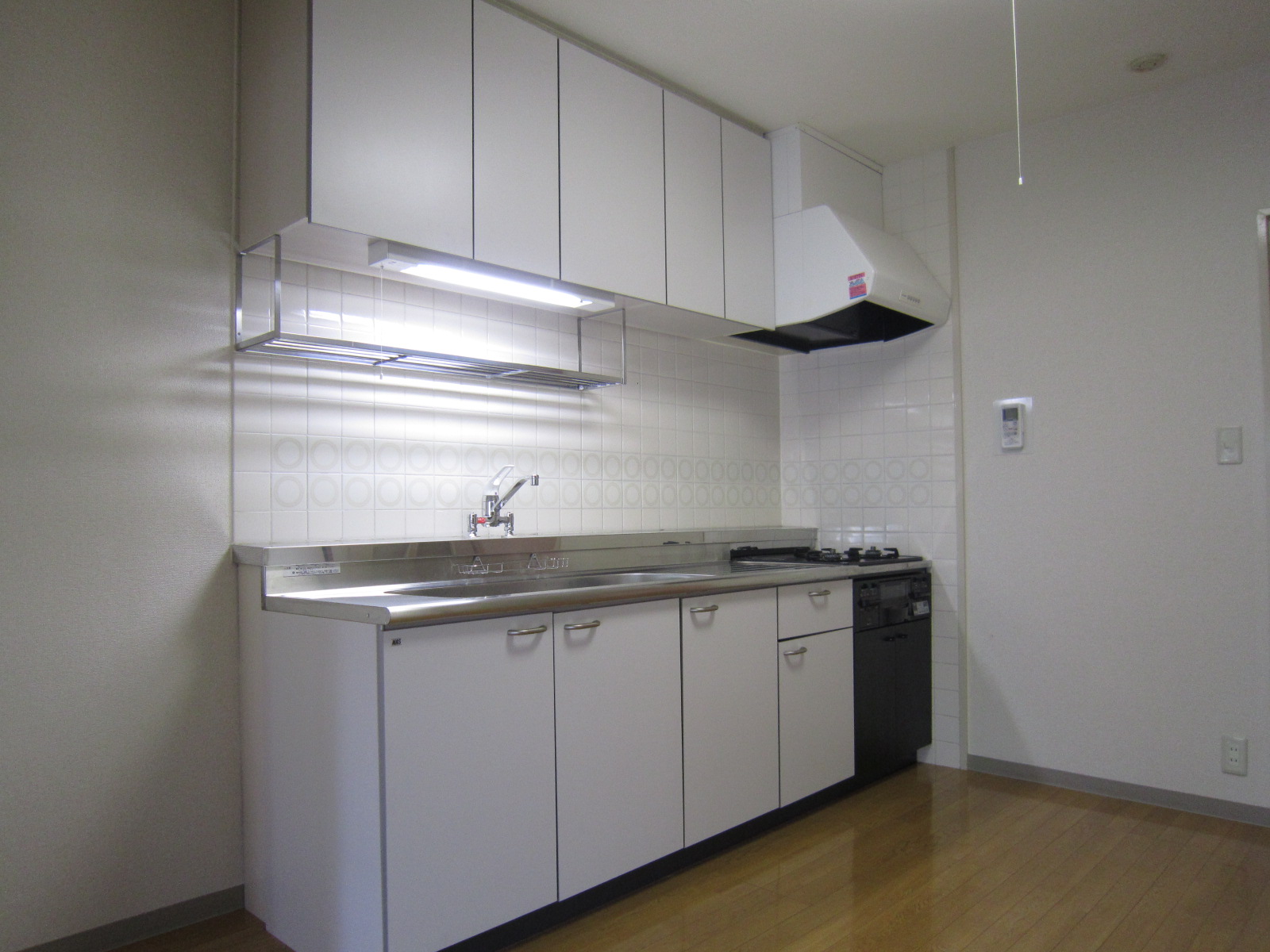 Kitchen. Easy open kitchen of work Glass top is with a stove