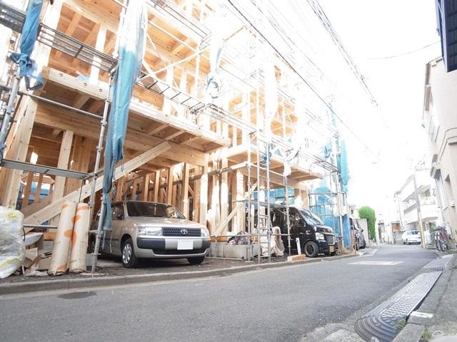 Local photos, including front road. Local (10 May 2013) Shooting