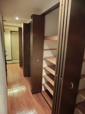 Entrance. Entrance ・ Receipt