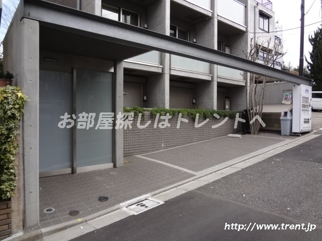 Building appearance. Exterior entrance