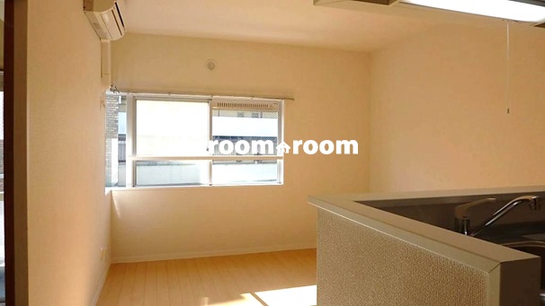 Living and room. Spacious living room