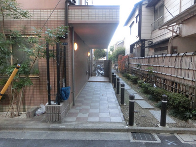 Entrance. Entrance around with a calm