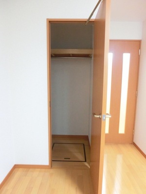 Receipt. Walk-in closet