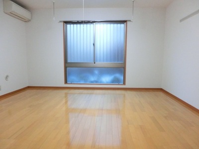 Other room space. Spacious 10.3 tatami rooms