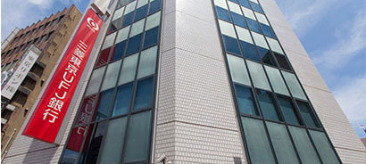 Surrounding environment. Bank of Tokyo-Mitsubishi UFJ, Ltd. Yotsuya / Yotsuya-chome branch (about 450m ・ 6-minute walk)