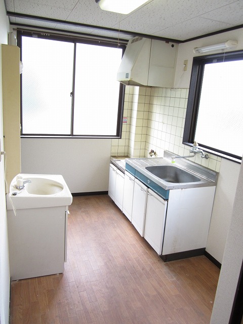 Kitchen. Two-burner gas stove installation Allowed