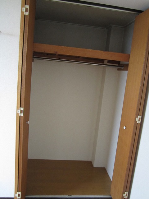 Receipt. Large closet