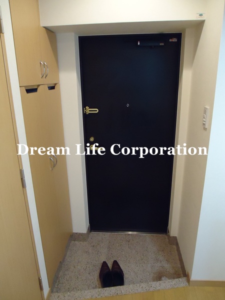 Entrance.  ※ In fact the we use the photos in the same building may be different