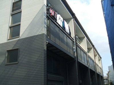 Building appearance. A good day laundry of weather