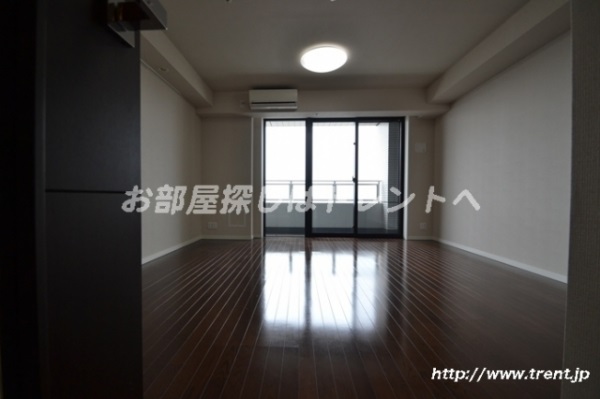 Living and room. It is a photograph of the room in the same building of 1K (another type). Goranku as reference