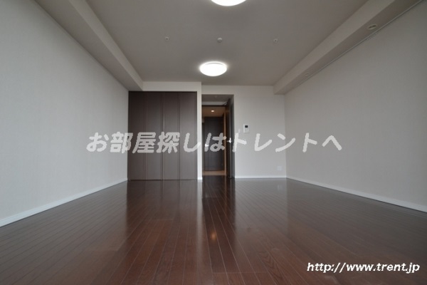 Living and room. It is a photograph of the room in the same building of 1K (another type). Goranku as reference