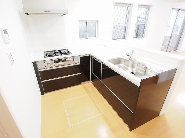 Kitchen. Indoor (10 May 2013) Shooting