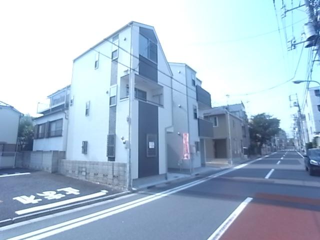 Local photos, including front road. Local (August 2013) Shooting