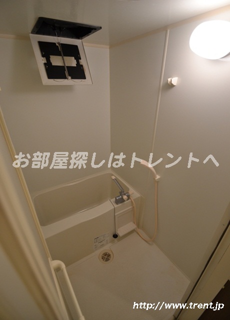 Bath. It is 1K photo of the same building in Room difference. Please see for reference. 