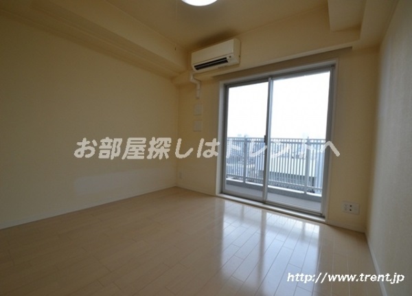 Living and room. It is 1K photo of the same building in Room difference. Please see for reference. 